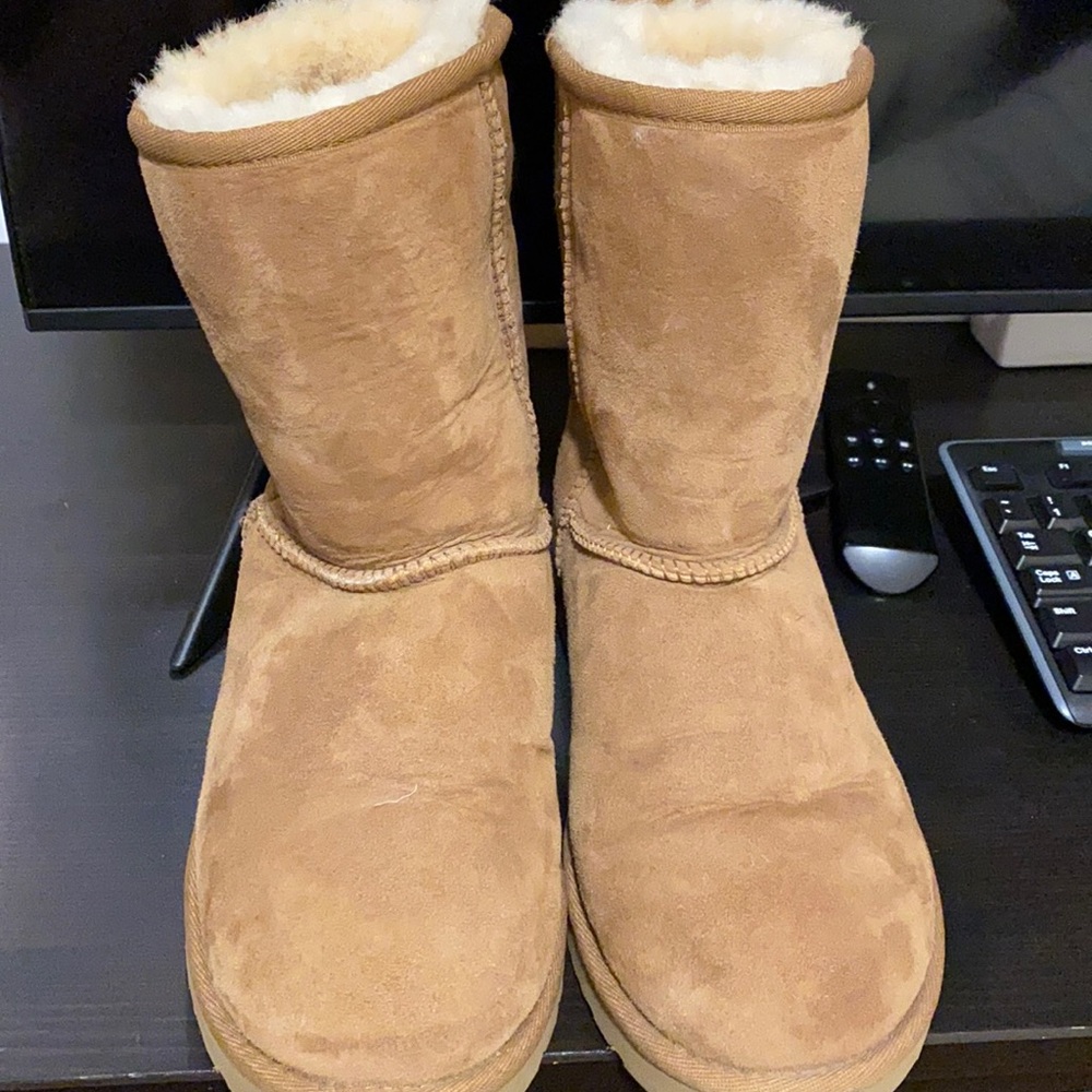 Women’s size 7 uggs